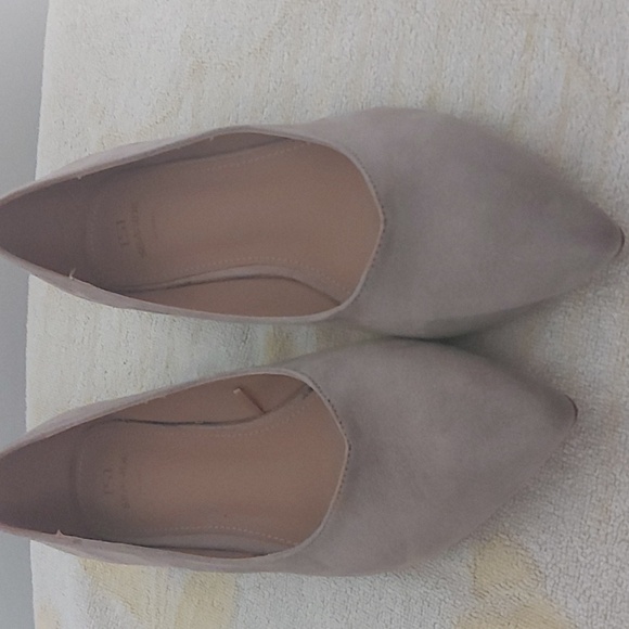 Shoes size 8 - Picture 2 of 3